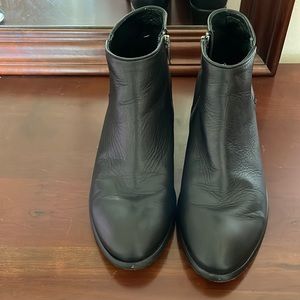 Frye Carson Piping bootie